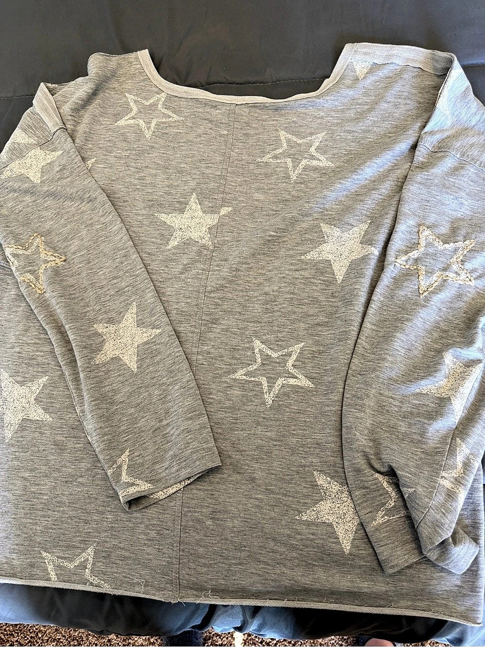 Maurices Star Print Long Sleeve Top in Gray Size 2
